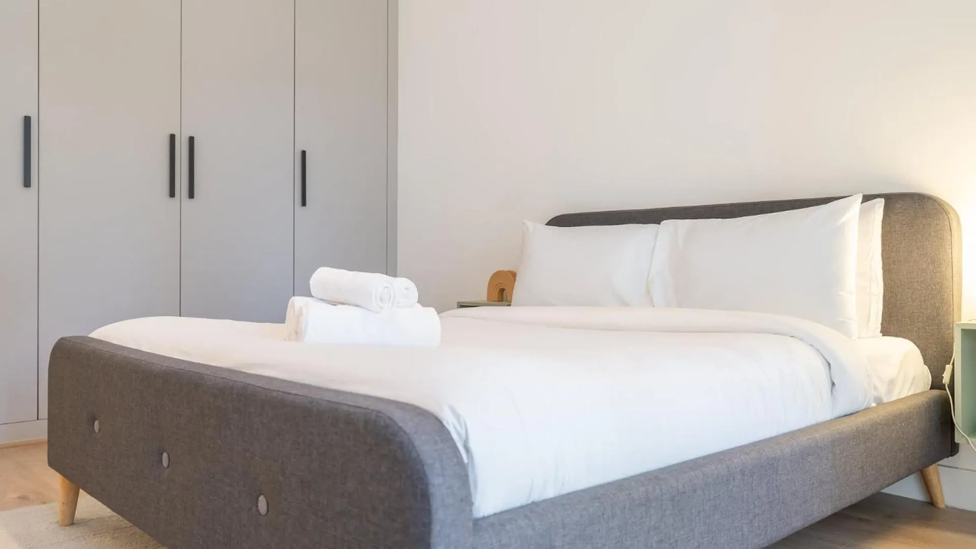 Stylish And Spacious Apartment In Vibrant Jvc, دبي