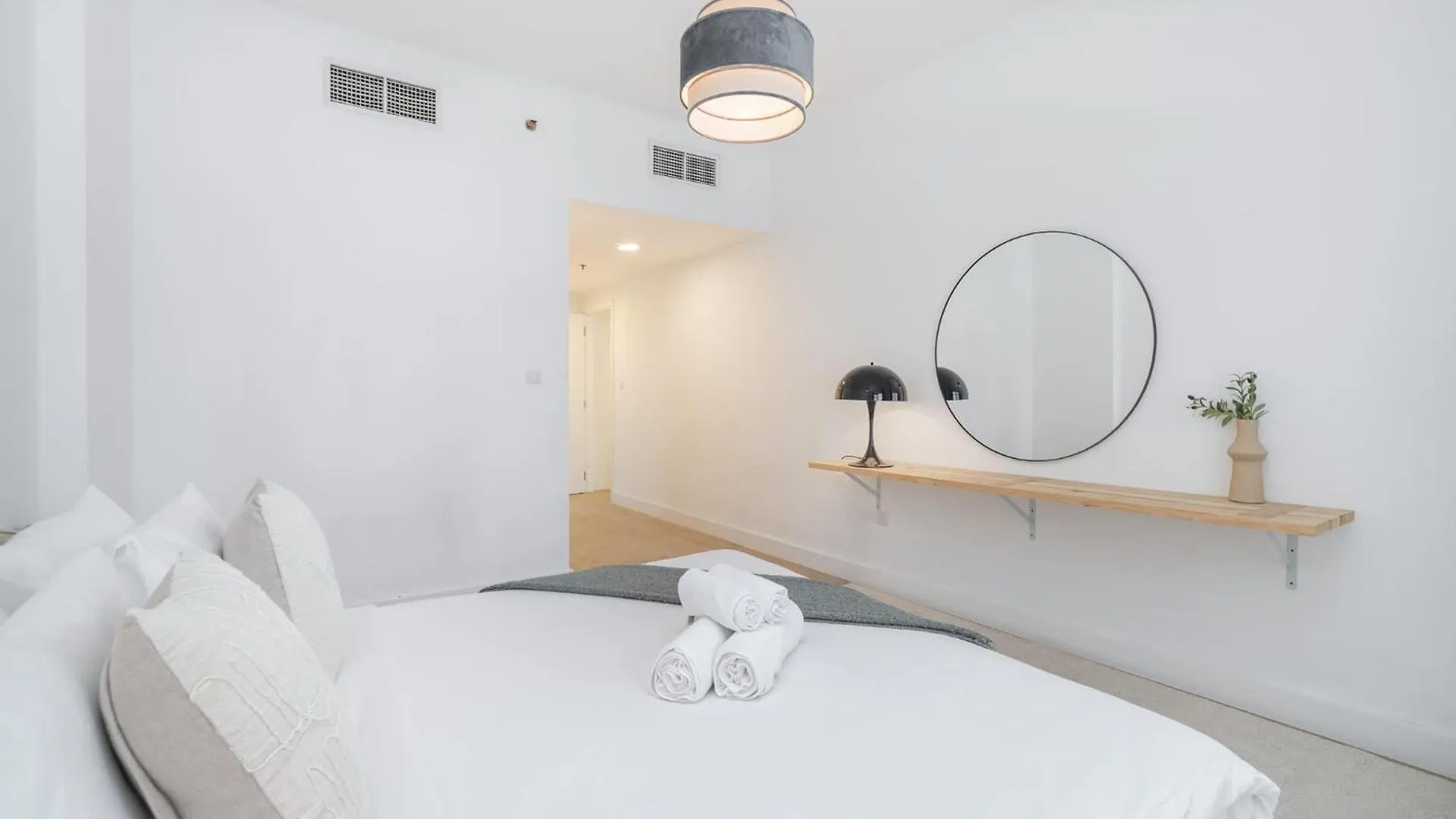 Stylish And Spacious Apartment In Vibrant Jvc, Dubai 0*,