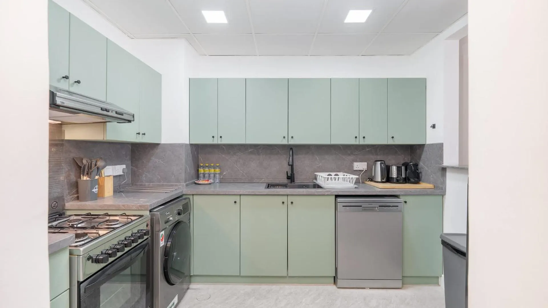 Stylish And Spacious Apartment In Vibrant Jvc, Dubai
