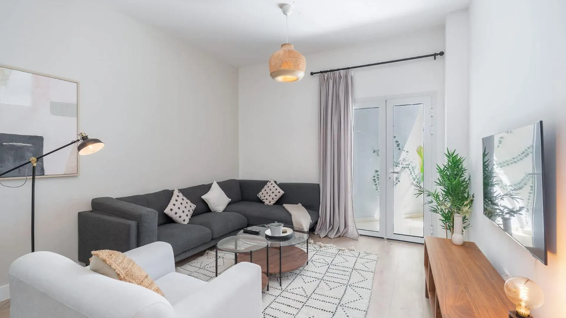 Stylish And Spacious Apartment In Vibrant Jvc, Dubai