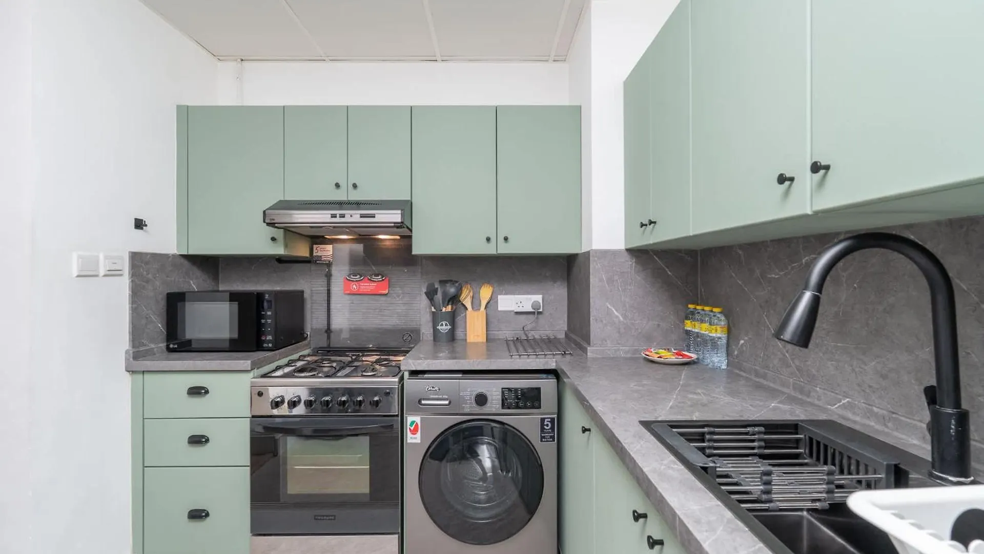 Stylish And Spacious Apartment In Vibrant Jvc, Dubai