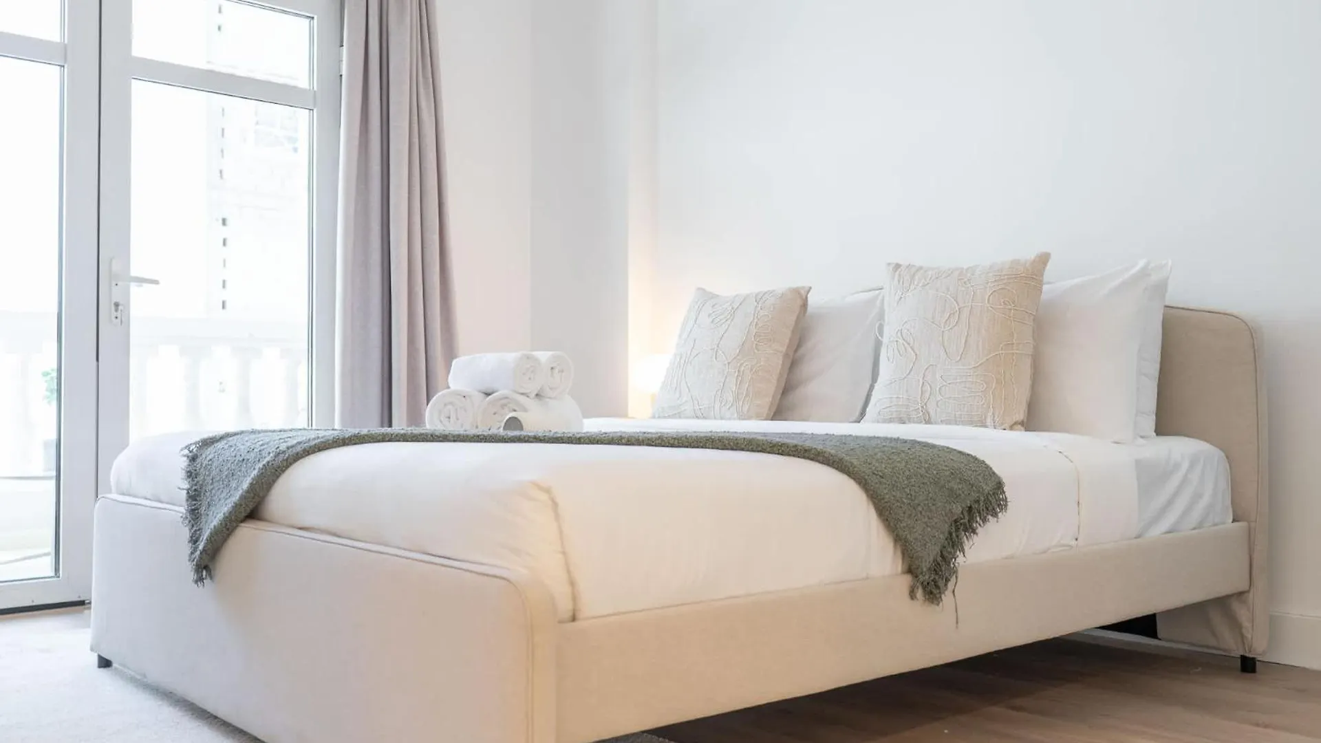 Stylish And Spacious Apartment In Vibrant Jvc, Dubai