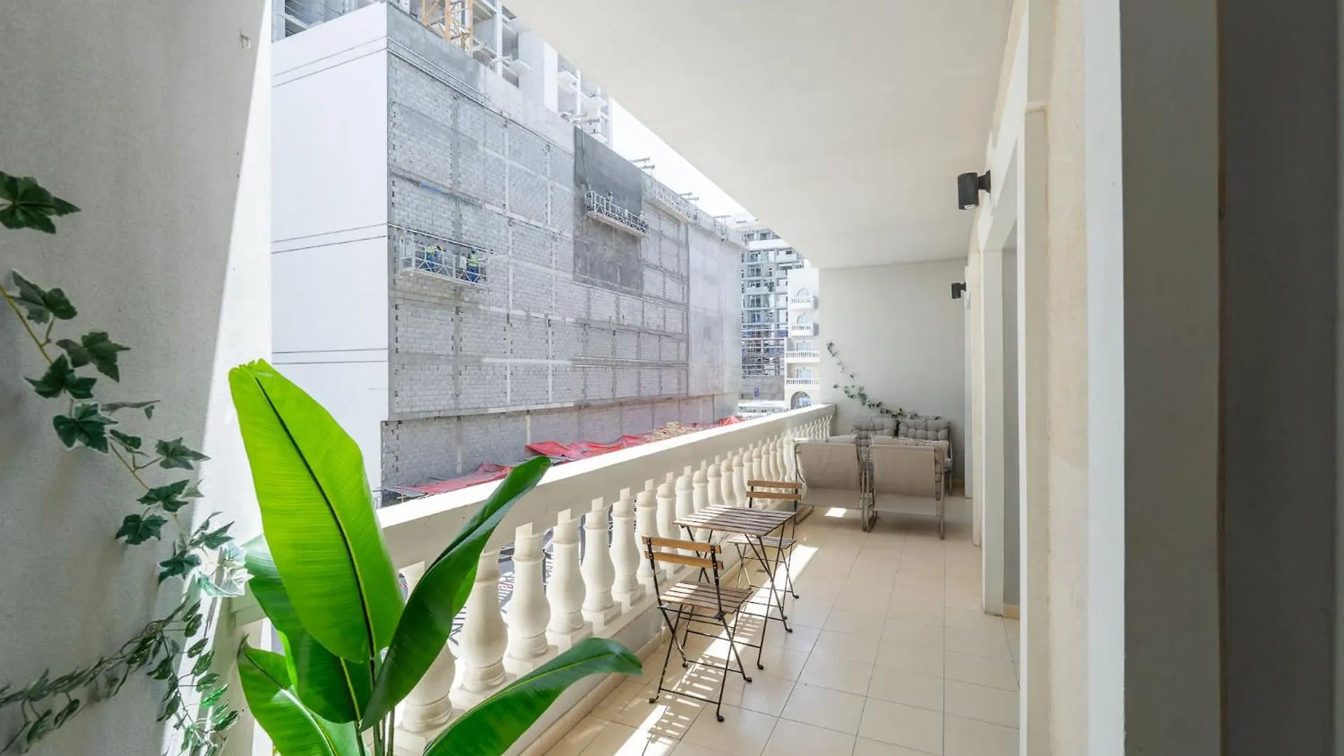 Stylish And Spacious Apartment In Vibrant Jvc, Dubai