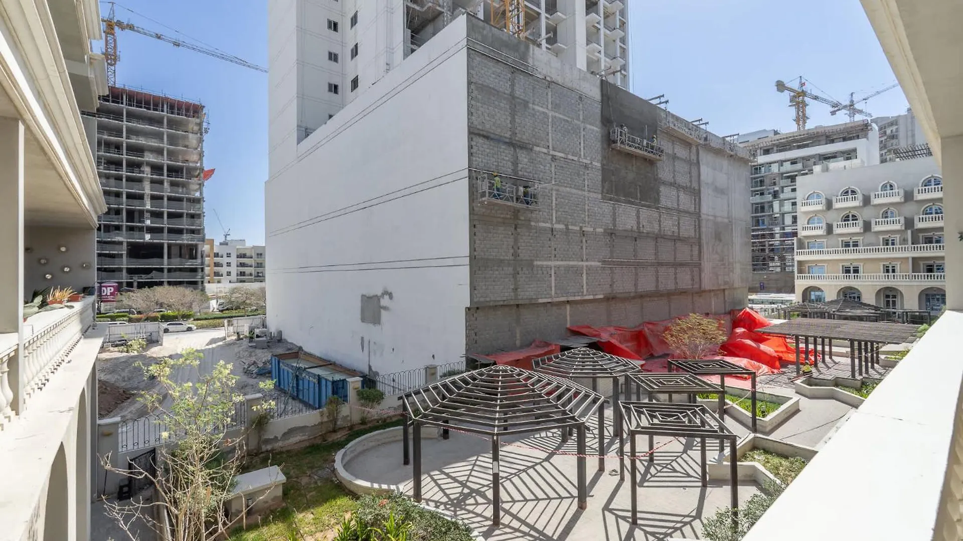 Stylish And Spacious Apartment In Vibrant Jvc, Dubai