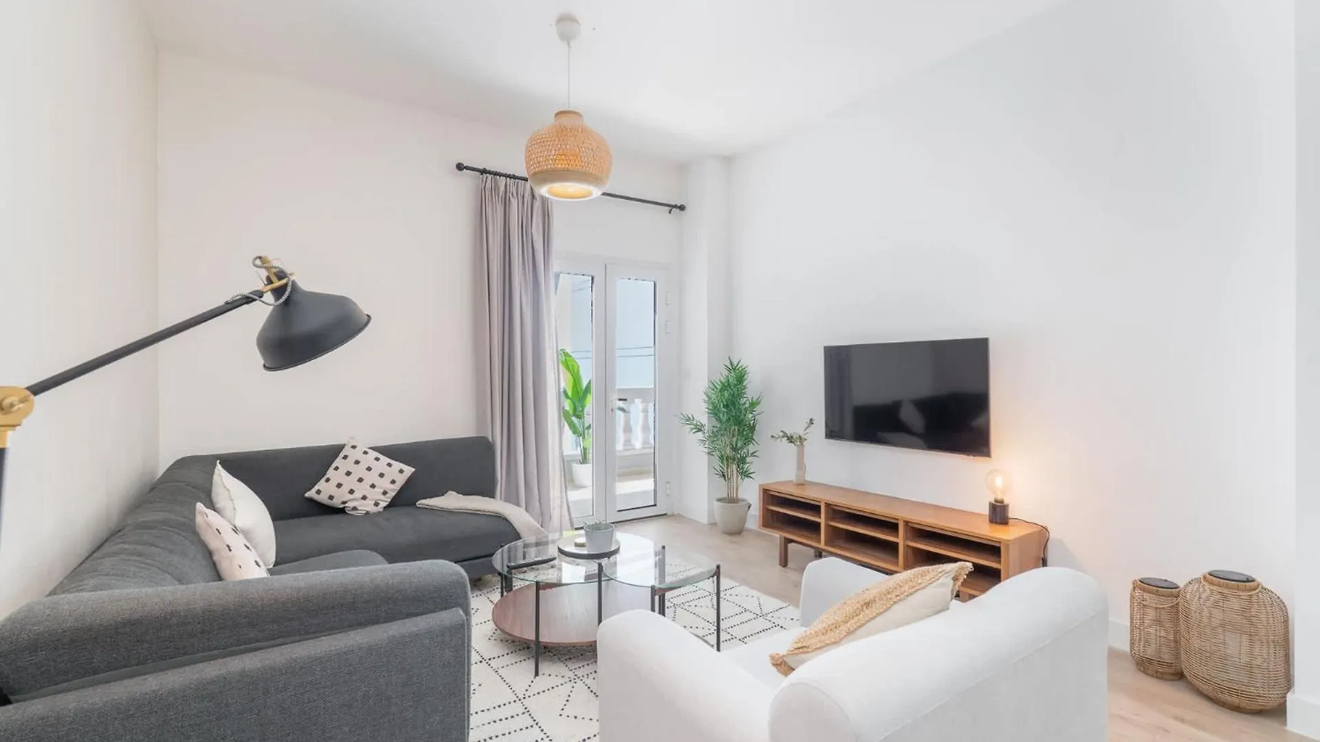 Stylish And Spacious Apartment In Vibrant Jvc, Dubai